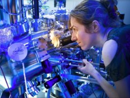 Lead author FLEET PhD student Marina Castelli (Monash) examines samples in scanning tunnelling microscope (STM)